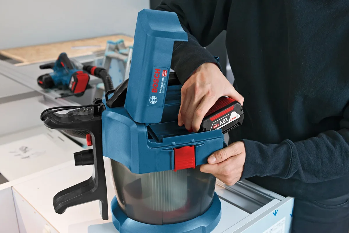 Правосмукалка аку. Bosch GAS 18V-10 L