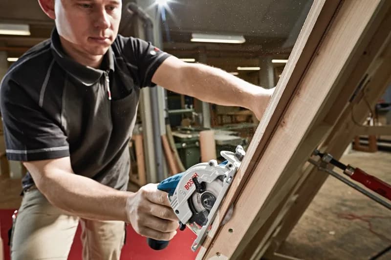 Батериски циркулар Bosch GKS 12V-26